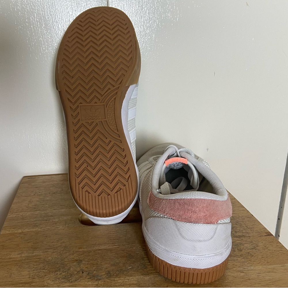 Adidas - Size M9.5 - Picture 4 of 5